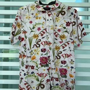 Roark shirt. Size medium. Never worn